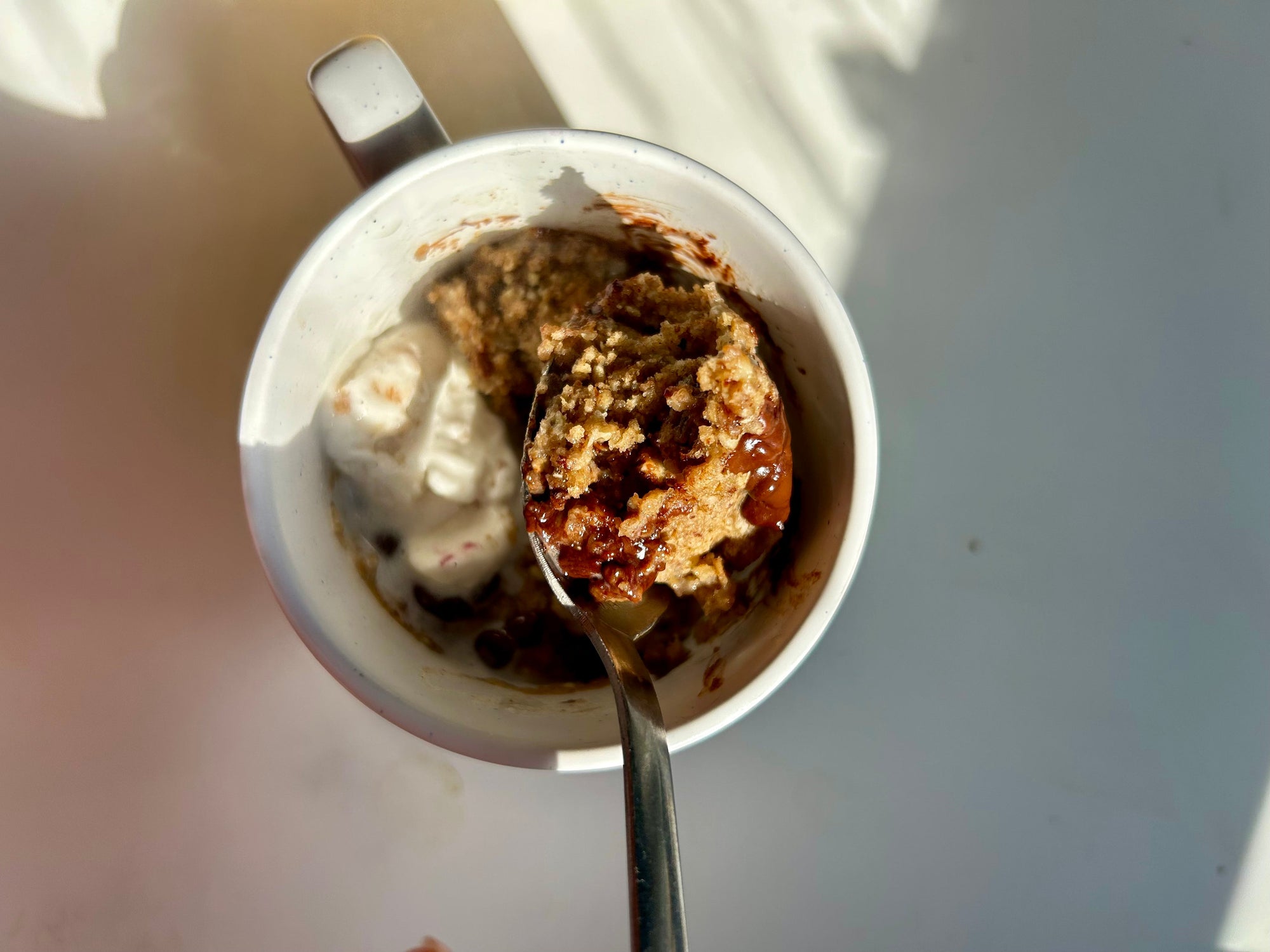 granola mug cake